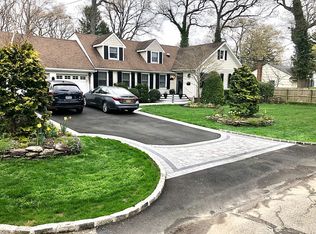 119 Chestnut Cir, Northport, NY 11768