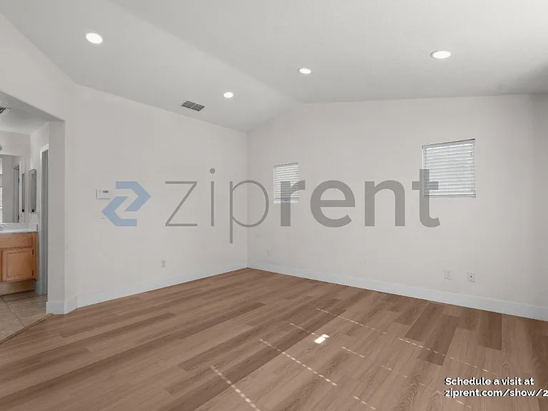 Bedroom 3 (Master)