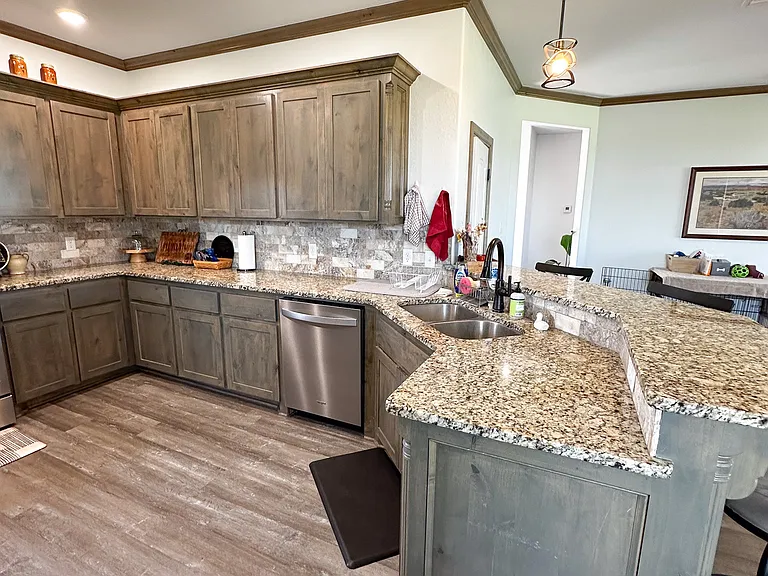 1035 Greenview Dr — Photo 12