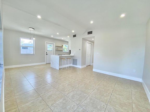 4th image of 4020 NE 12th Terrace