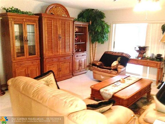 3rd image of 407 Gardens Dr APT 204