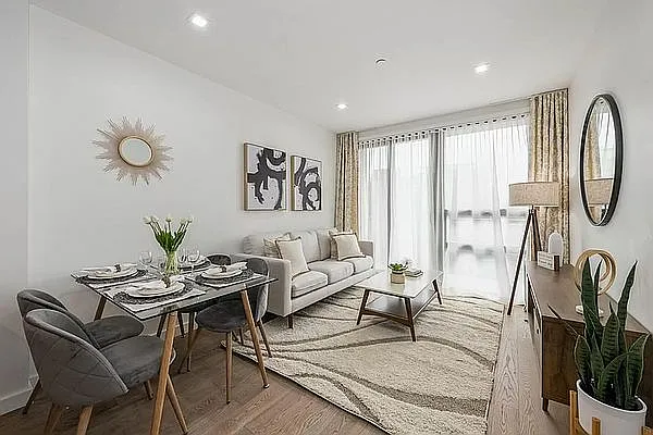 Rented by E Realty International Corp | media 4