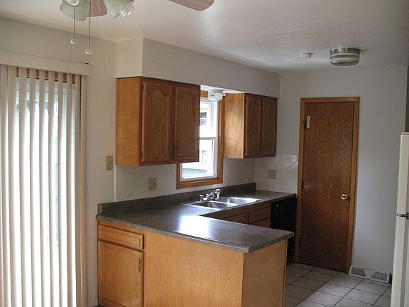 4th image of 2812 Burns Ave