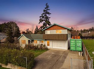 730 Violet Ave, Saanich, BC V8Z 2R3