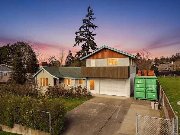 730 Violet Ave, Saanich, BC V8Z 2R3