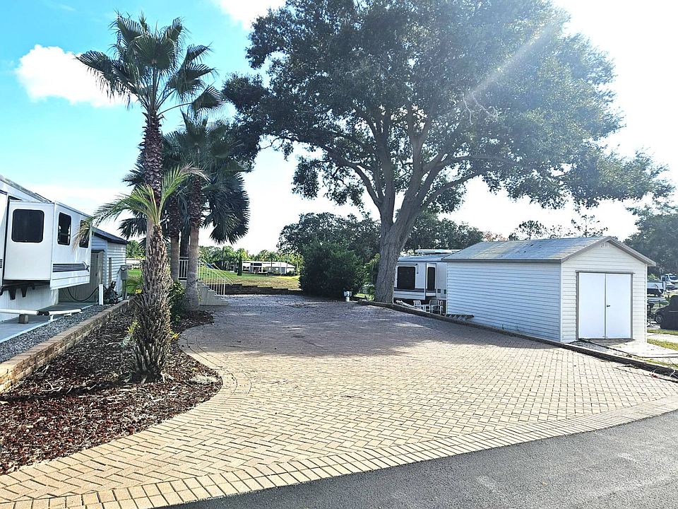 1st image of 410 Golfview Dr