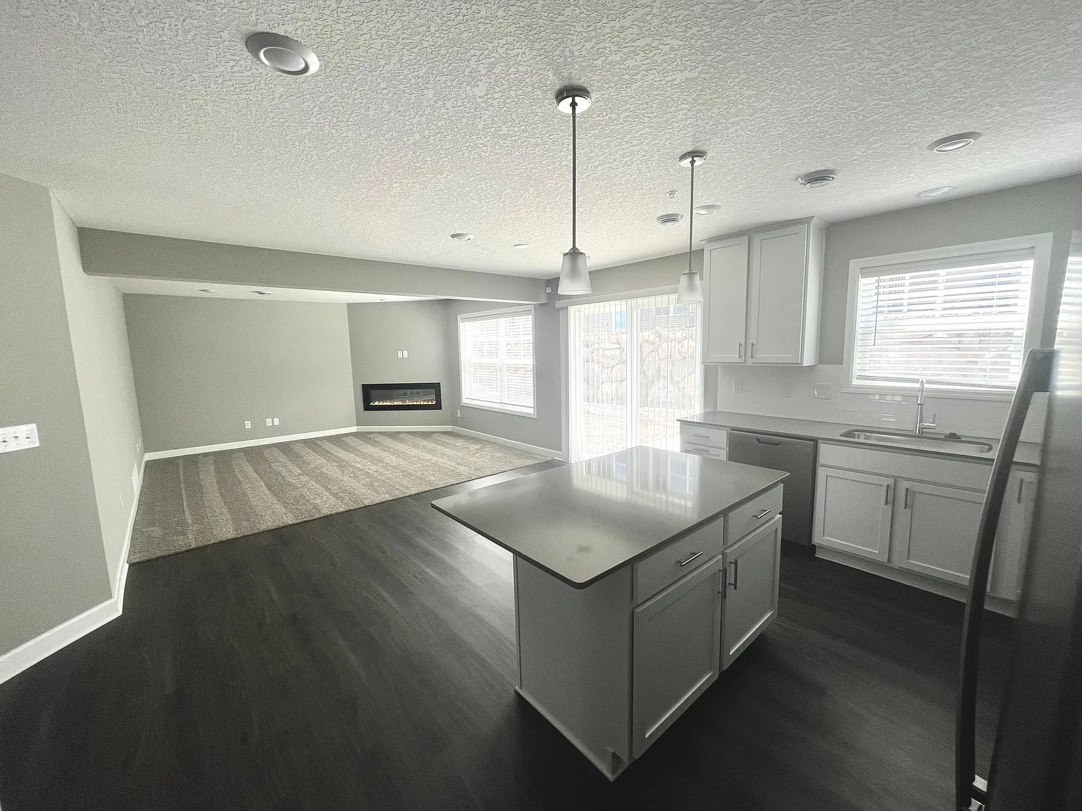 3 bed, 2.5 bath, 1804 sqft, $2,550 — Photo 4