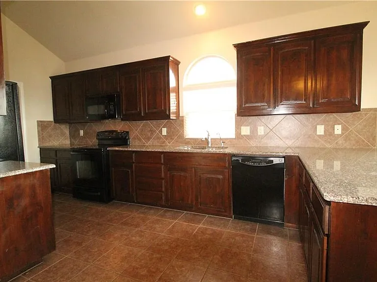 1416 Amazon Dr — Photo 6