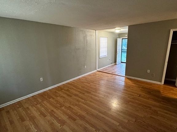 3rd image of 3647 Royal Wood Dr