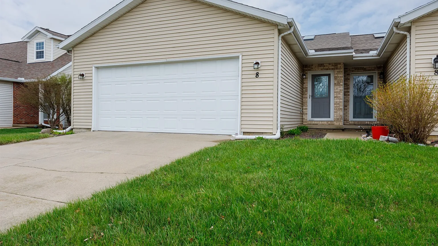 8 Rock Garden Ct APT 1 photo 1