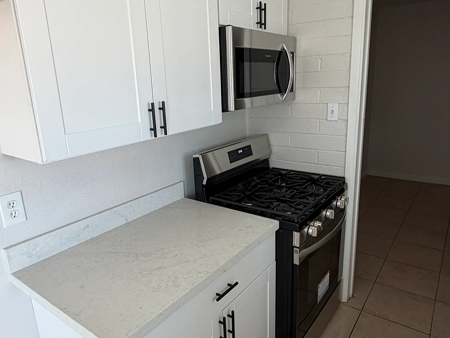 3 bed, 1250 sqft, $2,200 — Photo 4