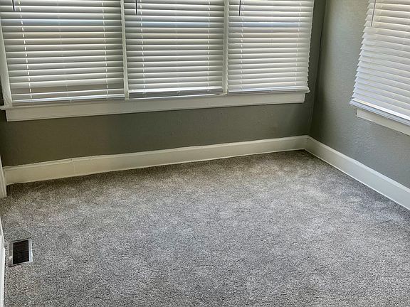 3rd image of 4039 Kenwood Ave #1S