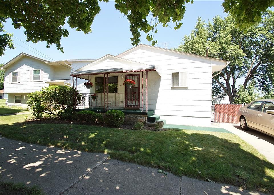 1st image of 1225 E Archwood Ave