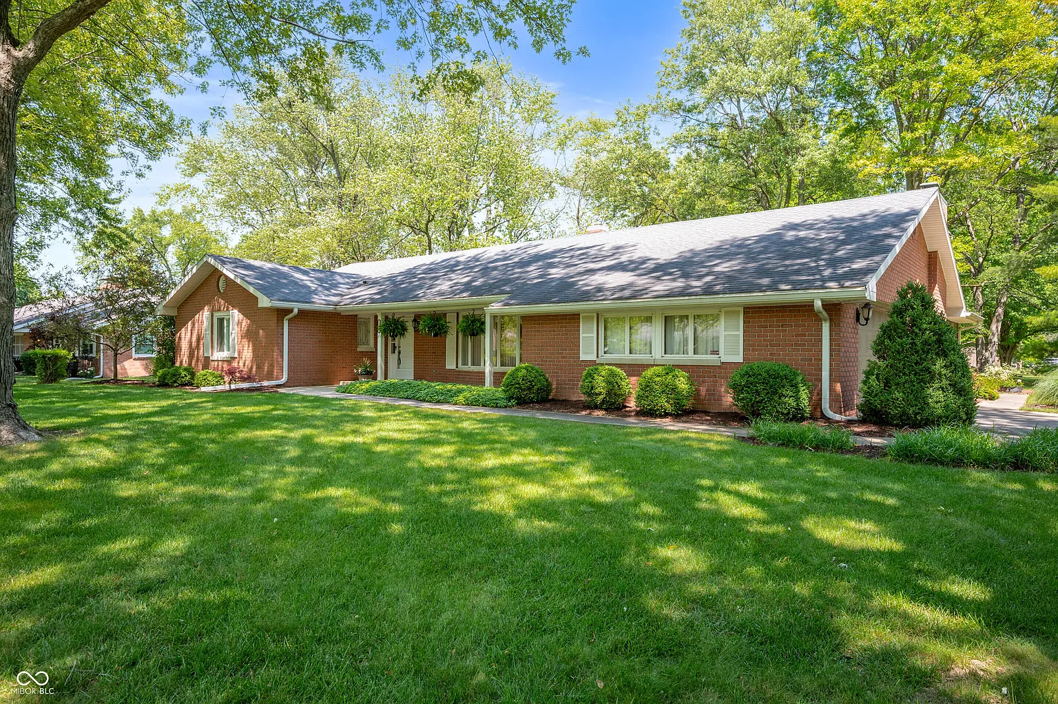 1900 N Meadow Lark Ln photo 1