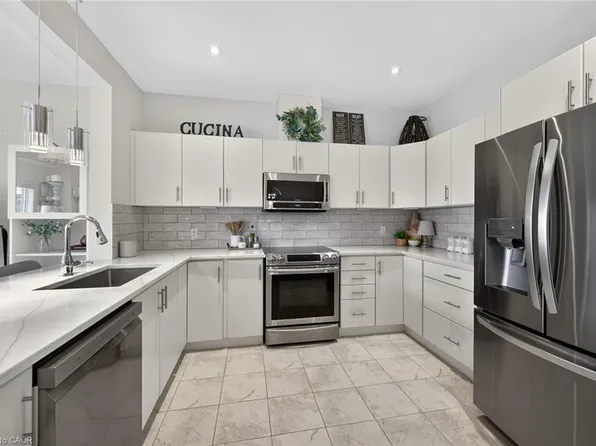 167 Lormont Blvd, Stoney Creek, ON L8J 0K2