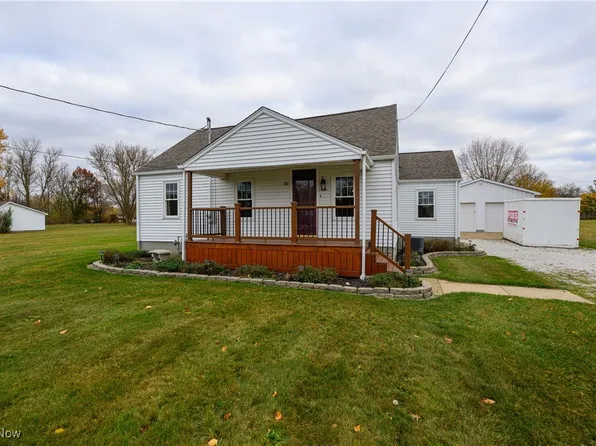 2572 Sunlight Ave NE, East Canton, OH 44730