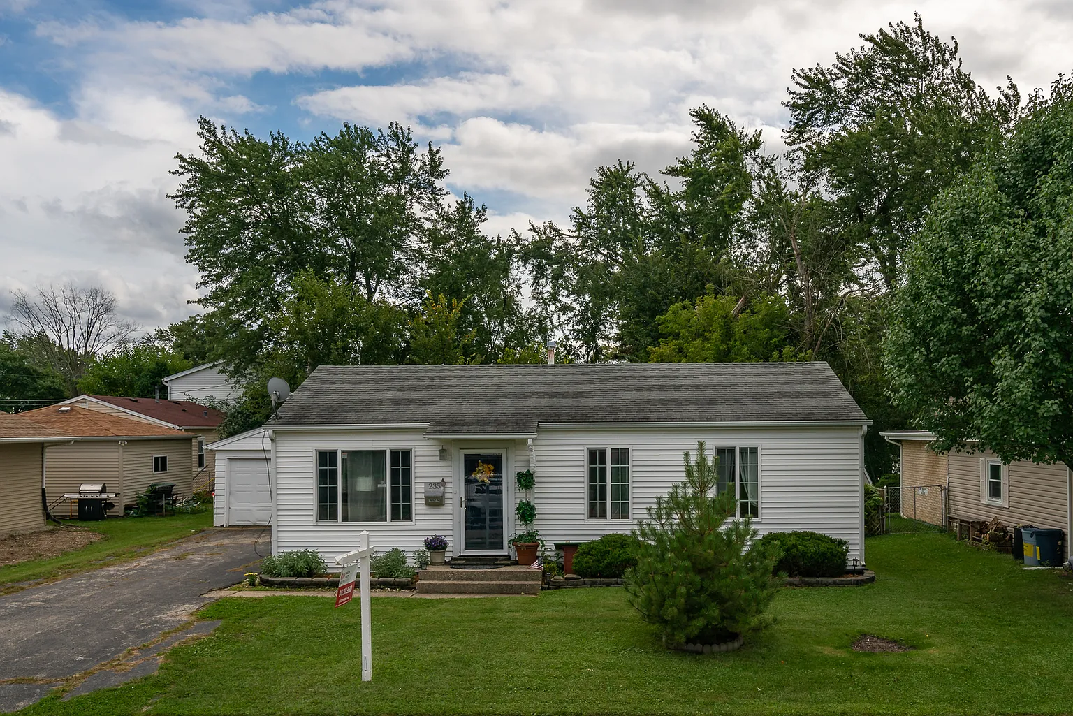 235 Cypress Dr photo 1