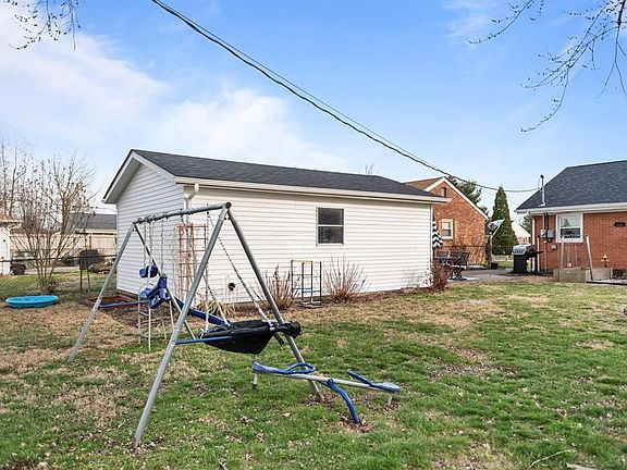 4th image of 327 Whittier Dr