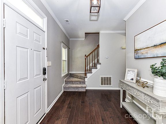 5th image of 152 Southhaven Dr
