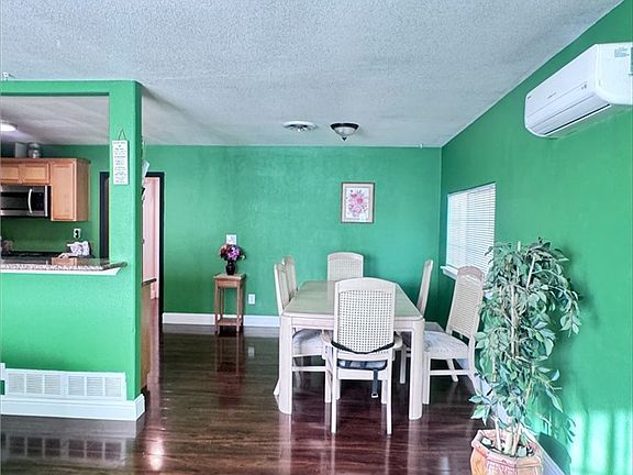 3rd image of 410 Sage St