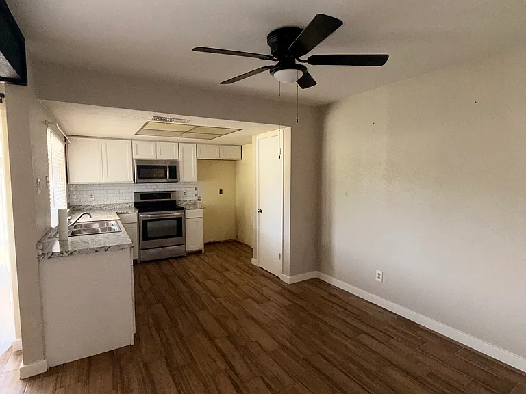 726 Ravencroft Dr — Photo 4