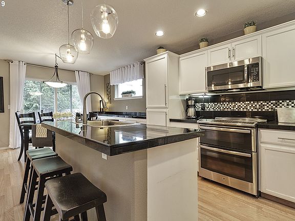 5th image of 530 NE 63rd Ave