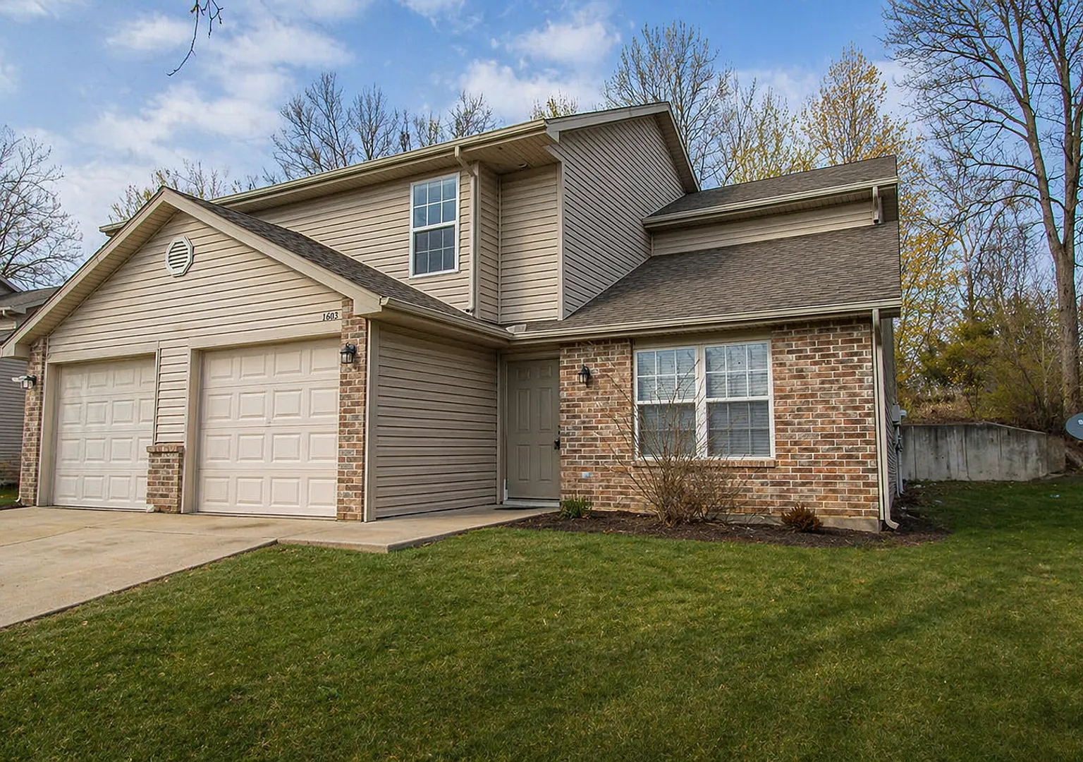 Large 4 bedroom Duplex — Photo 1