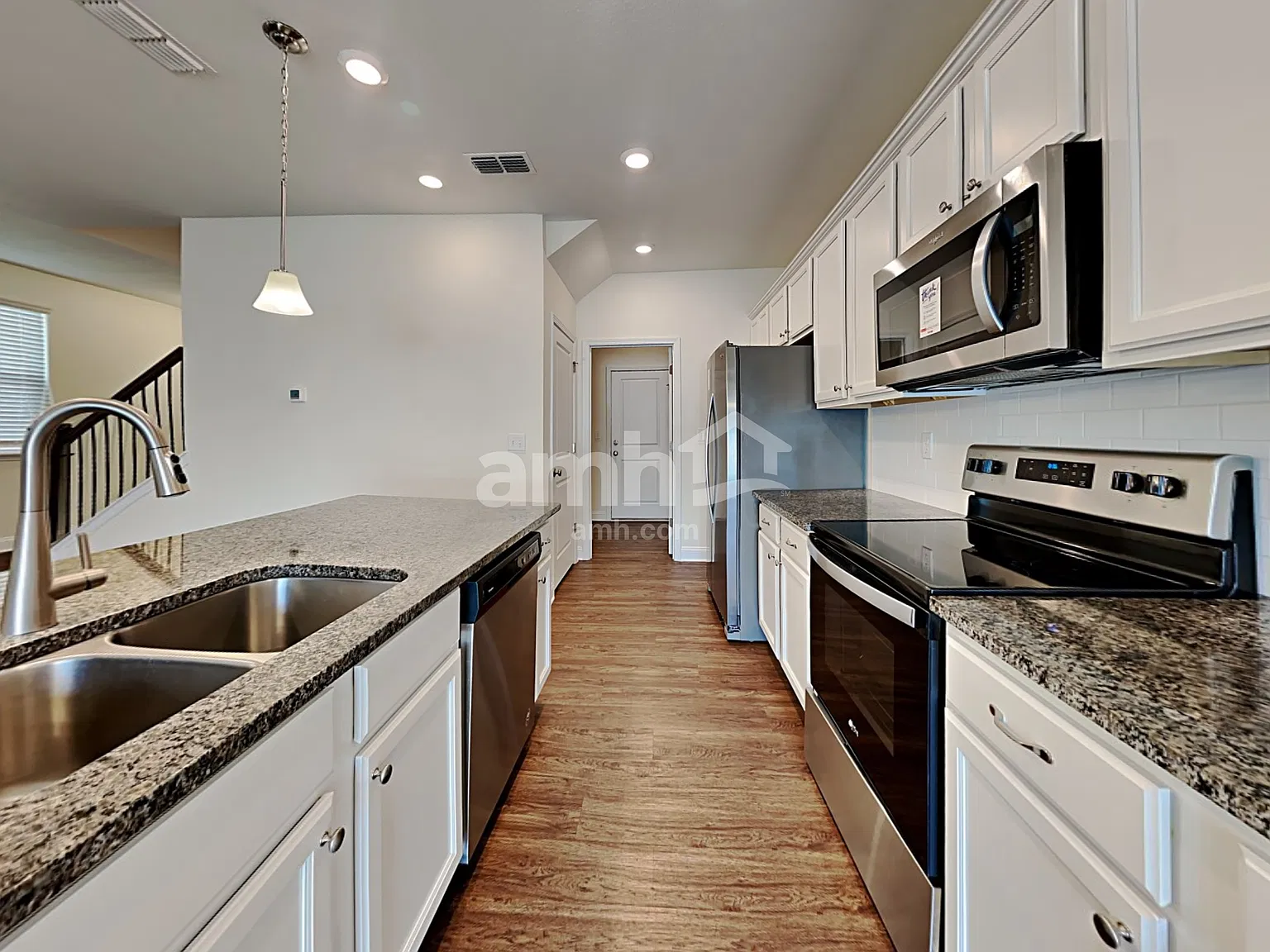 3 bed, 2.5 bath, 1838 sqft, $1,970 — Photo 3