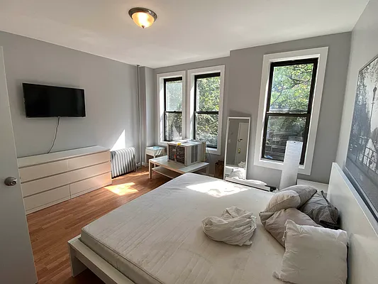 Rented by Massada Home Sales Inc | media 11