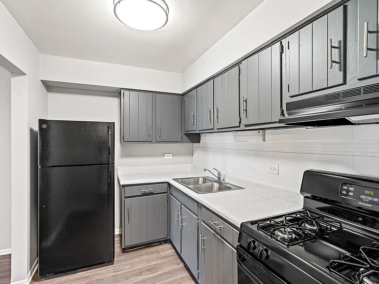 Unit 563-409 Kitchen | Apartment Homes For Rent in Bartlett, IL | Bartlett Lakes