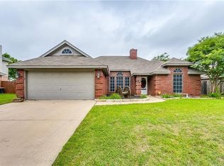 317 Shane Ln, Burleson, TX 76028