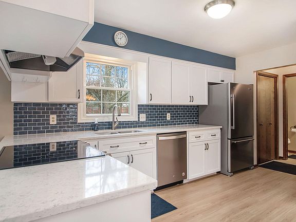 2nd image of 3106 Windover Dr NE