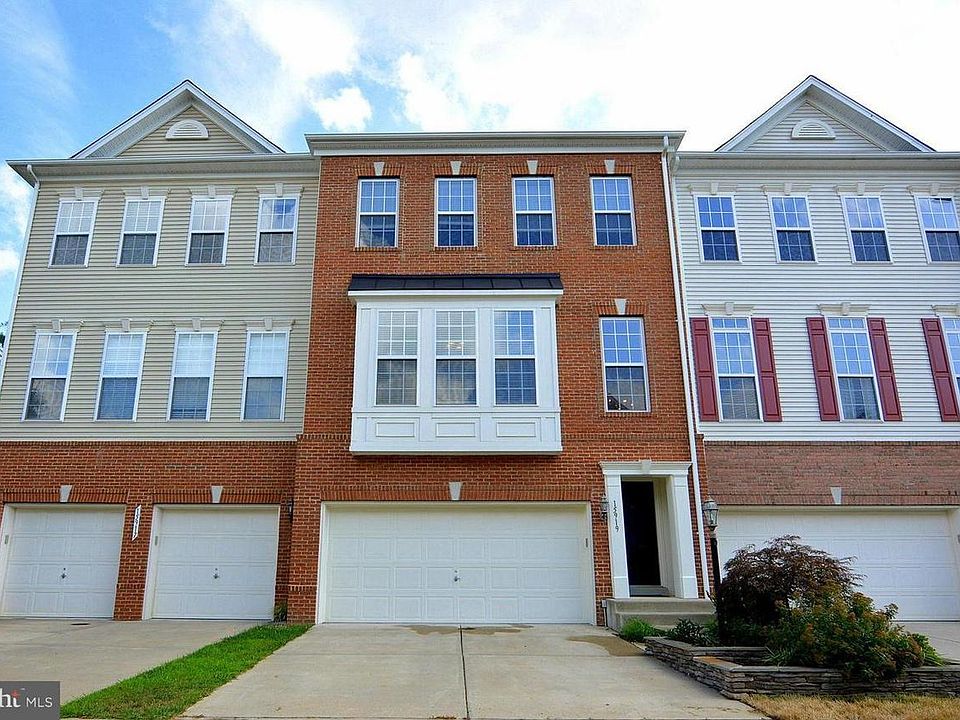 Brick Front 2 car Garage TH