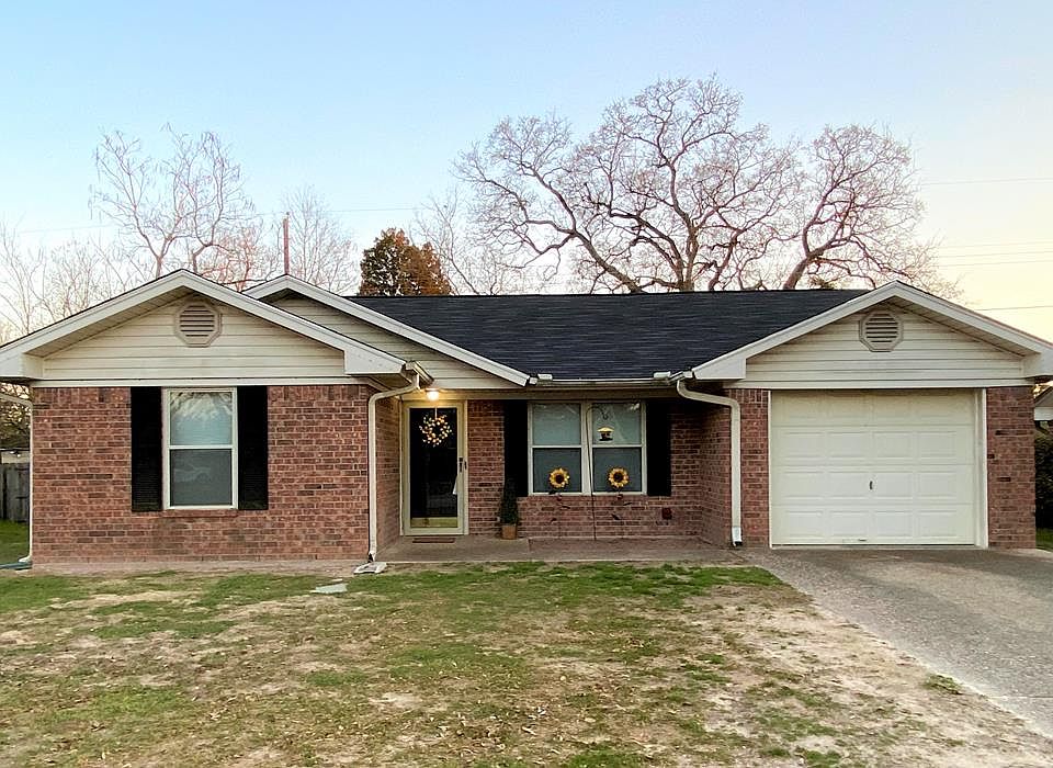 1st image of 776 Southwood Dr