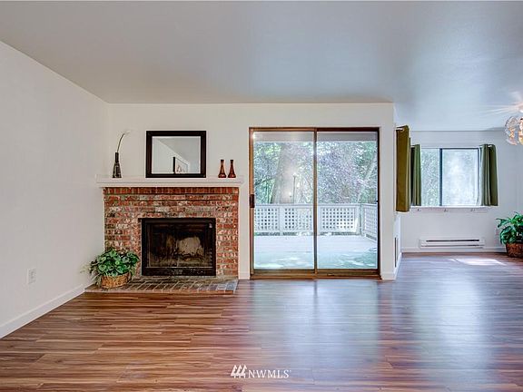 4th image of 19814 15th Ave NE APT 109