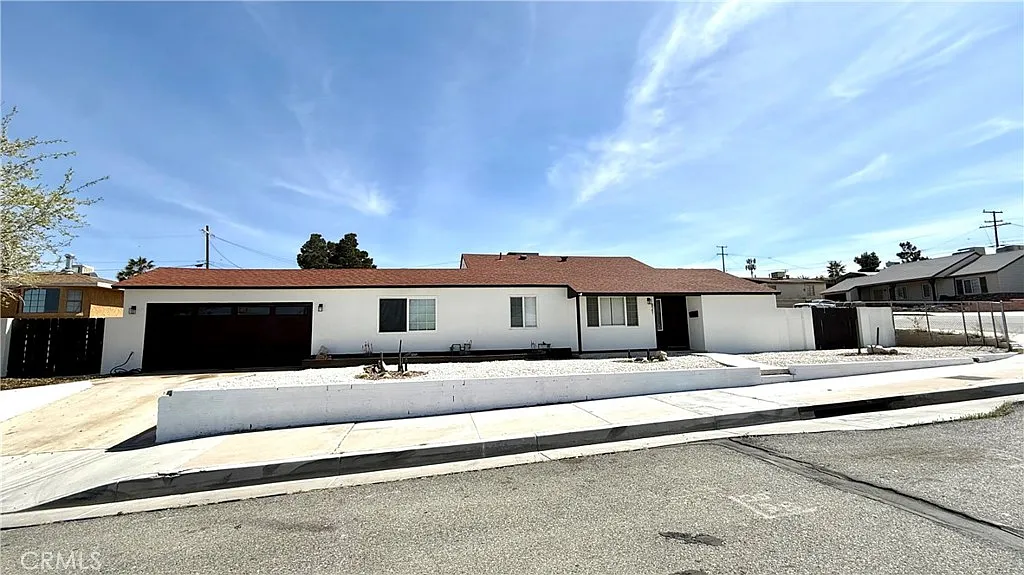 821 Caliente Dr photo 1