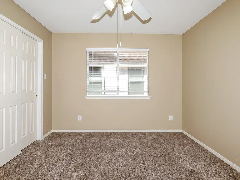 10007 Willow Wood Way — Photo 16