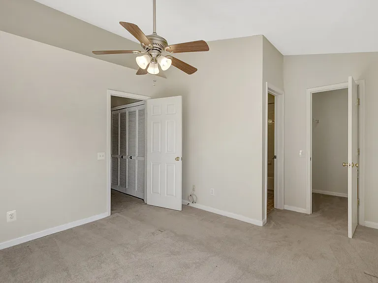 8204 Catbird Cir #202 — Photo 15