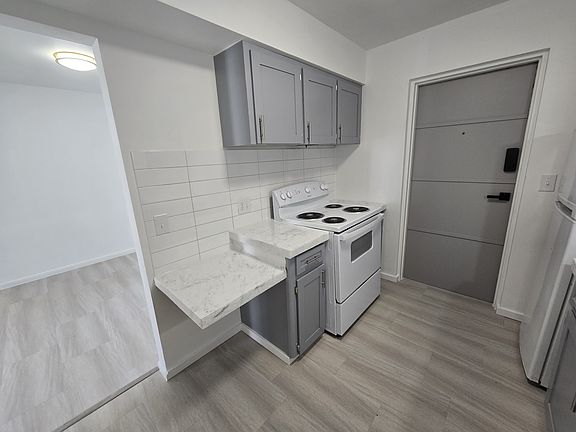 4th image of 1756 Cromwell Dr APT 4