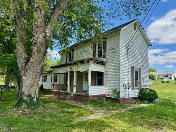 1334 Dewey St, Dresden, OH 43821