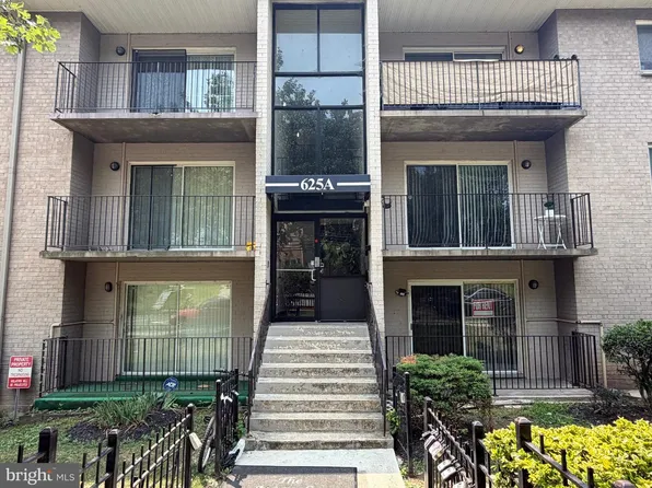 625 Chesapeake St SE #104, Washington, DC 20032