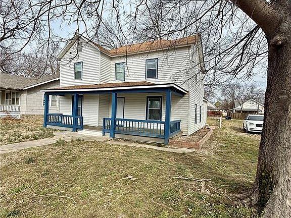 2nd image of 704 W Main St