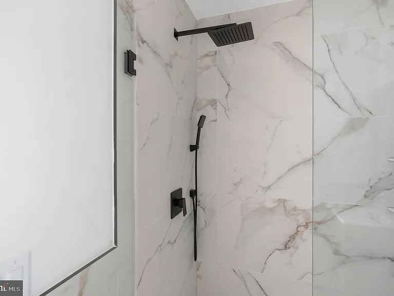 209 New St #6C — Photo 18
