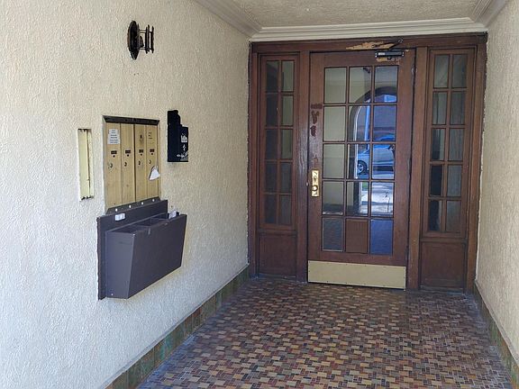2nd image of 6247 N Francisco Ave APT 2
