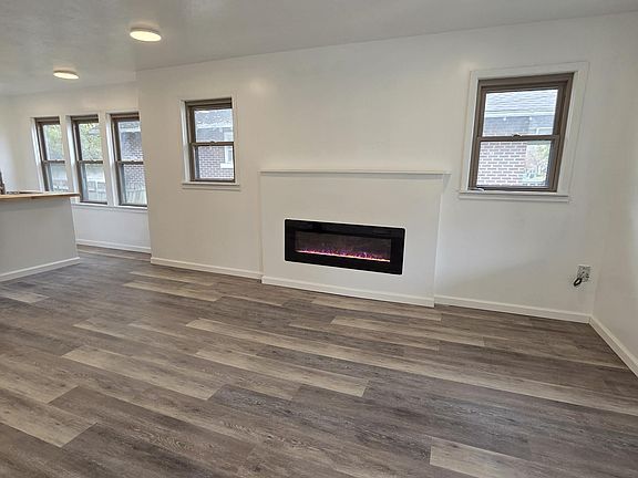 4th image of 1004 E Delmar St