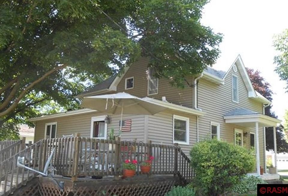 1st image of 207 Davies St S