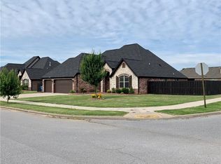 900 SW Cabriolet St, Bentonville, AR 72712