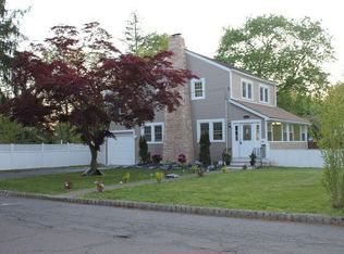 130 Meadowbrook Rd, Livingston, NJ 07039