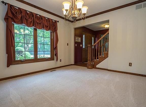 5th image of 47 Donna Ct