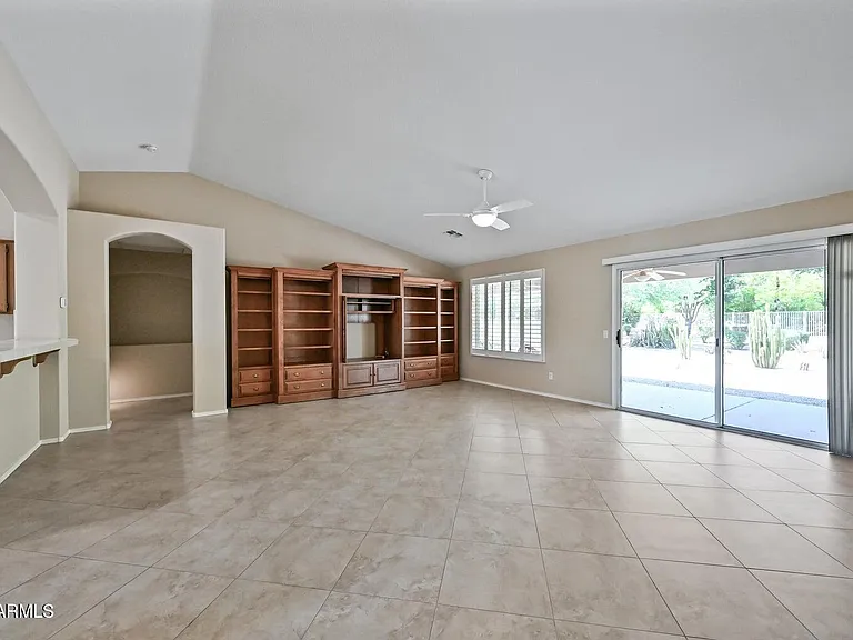 9222 E Crystal Dr — Photo 3